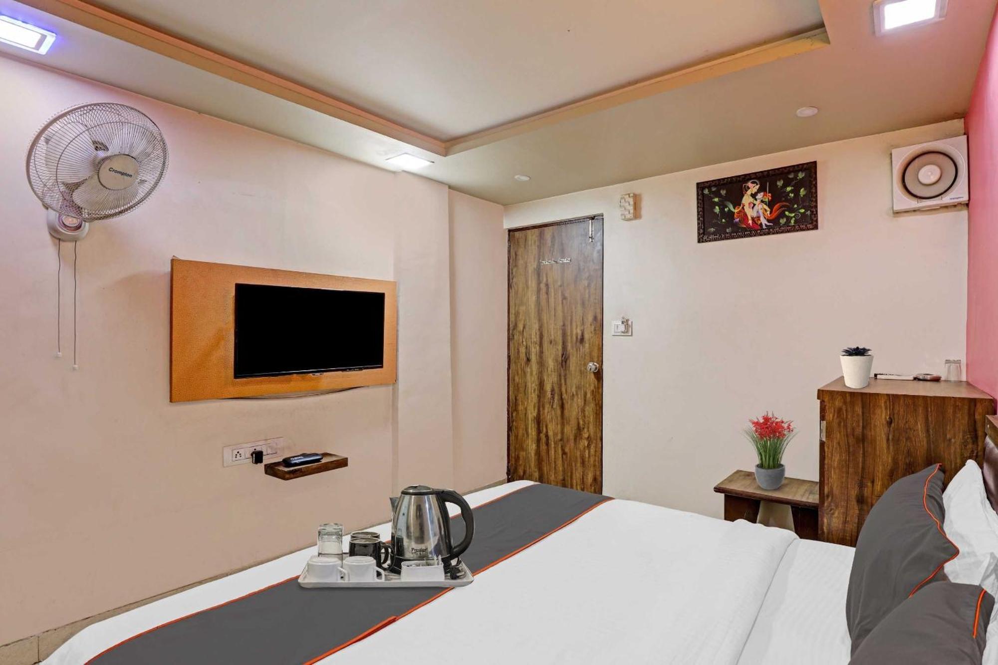 Hotel O Royal Ahmedabad Buitenkant foto