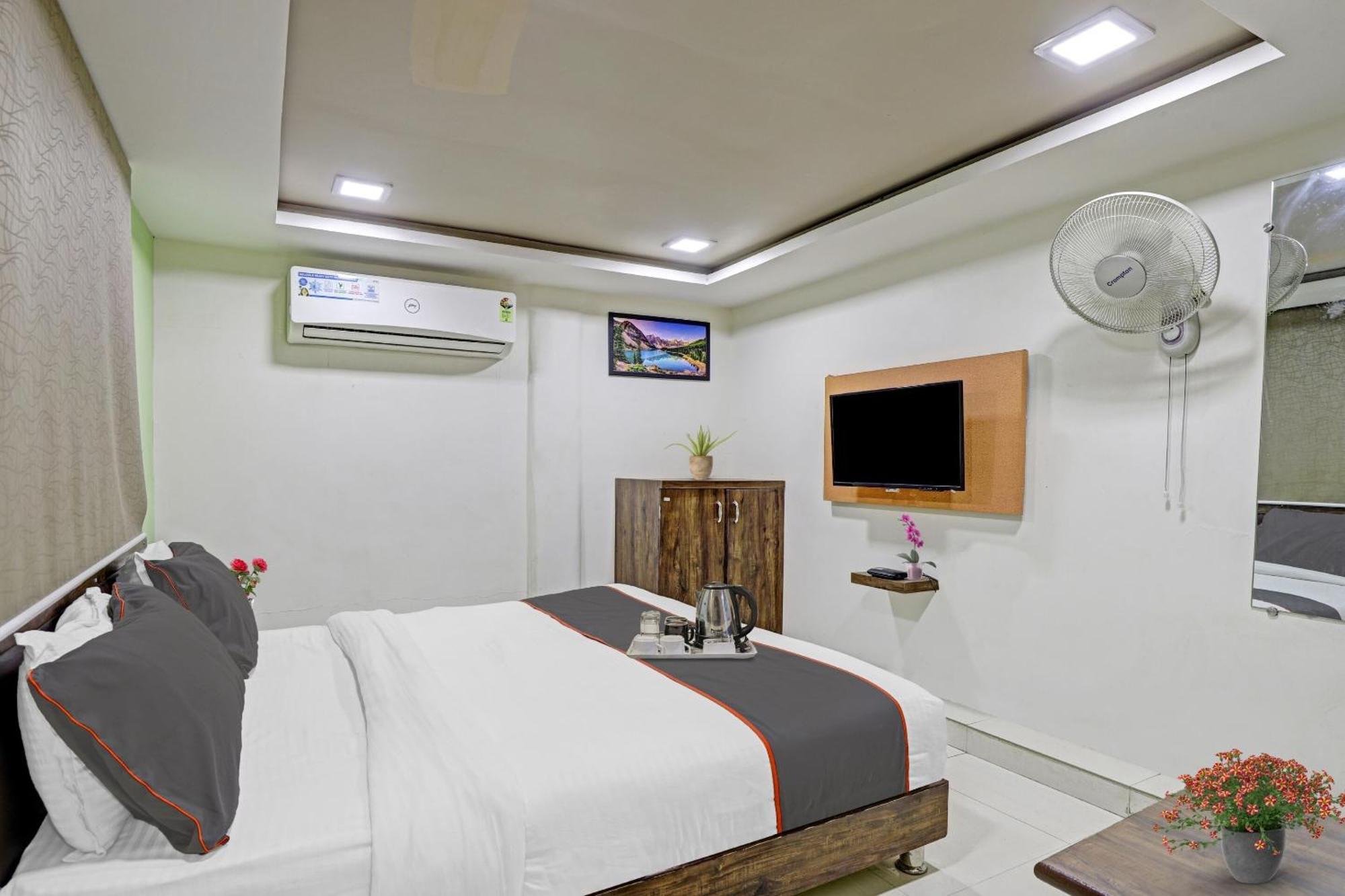 Hotel O Royal Ahmedabad Buitenkant foto