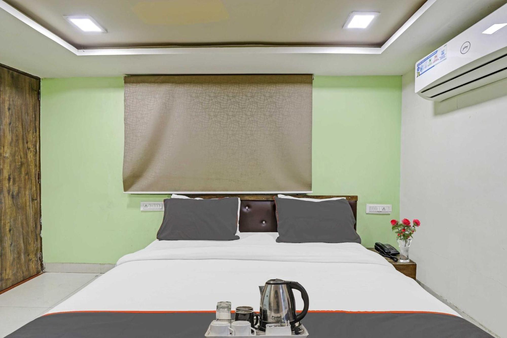 Hotel O Royal Ahmedabad Buitenkant foto