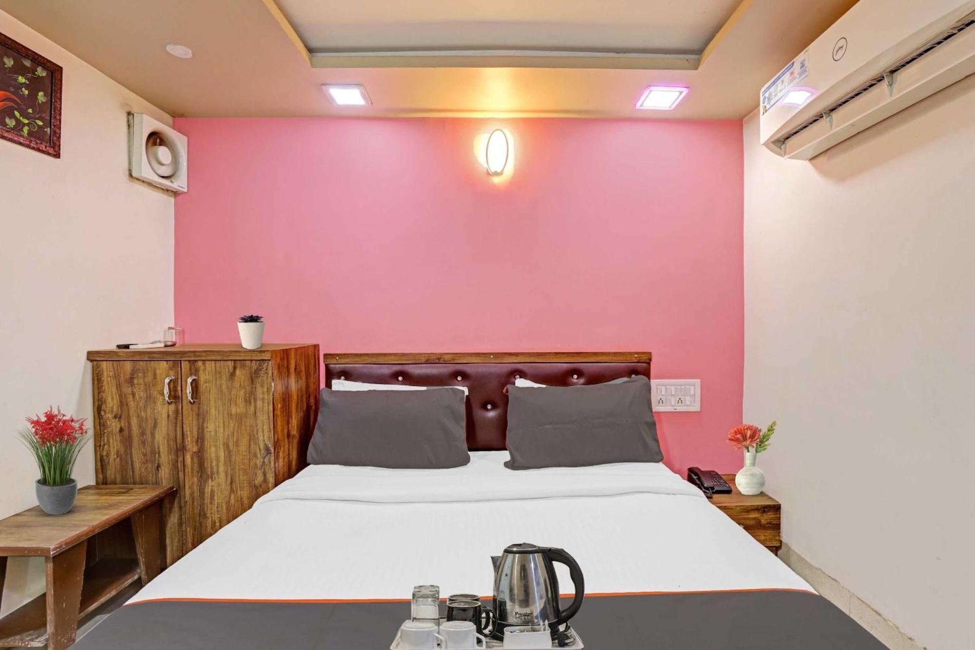 Hotel O Royal Ahmedabad Buitenkant foto