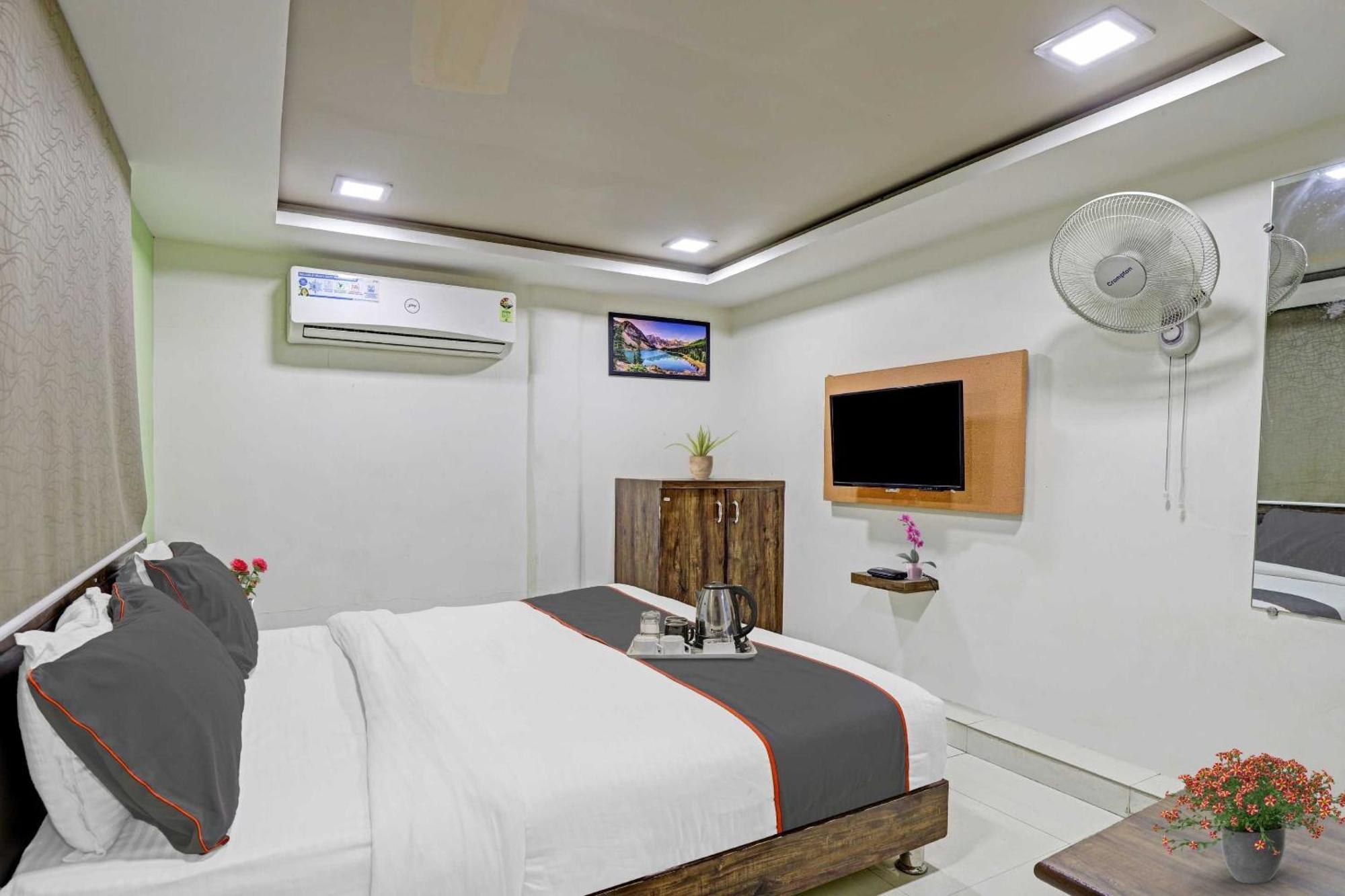 Hotel O Royal Ahmedabad Buitenkant foto