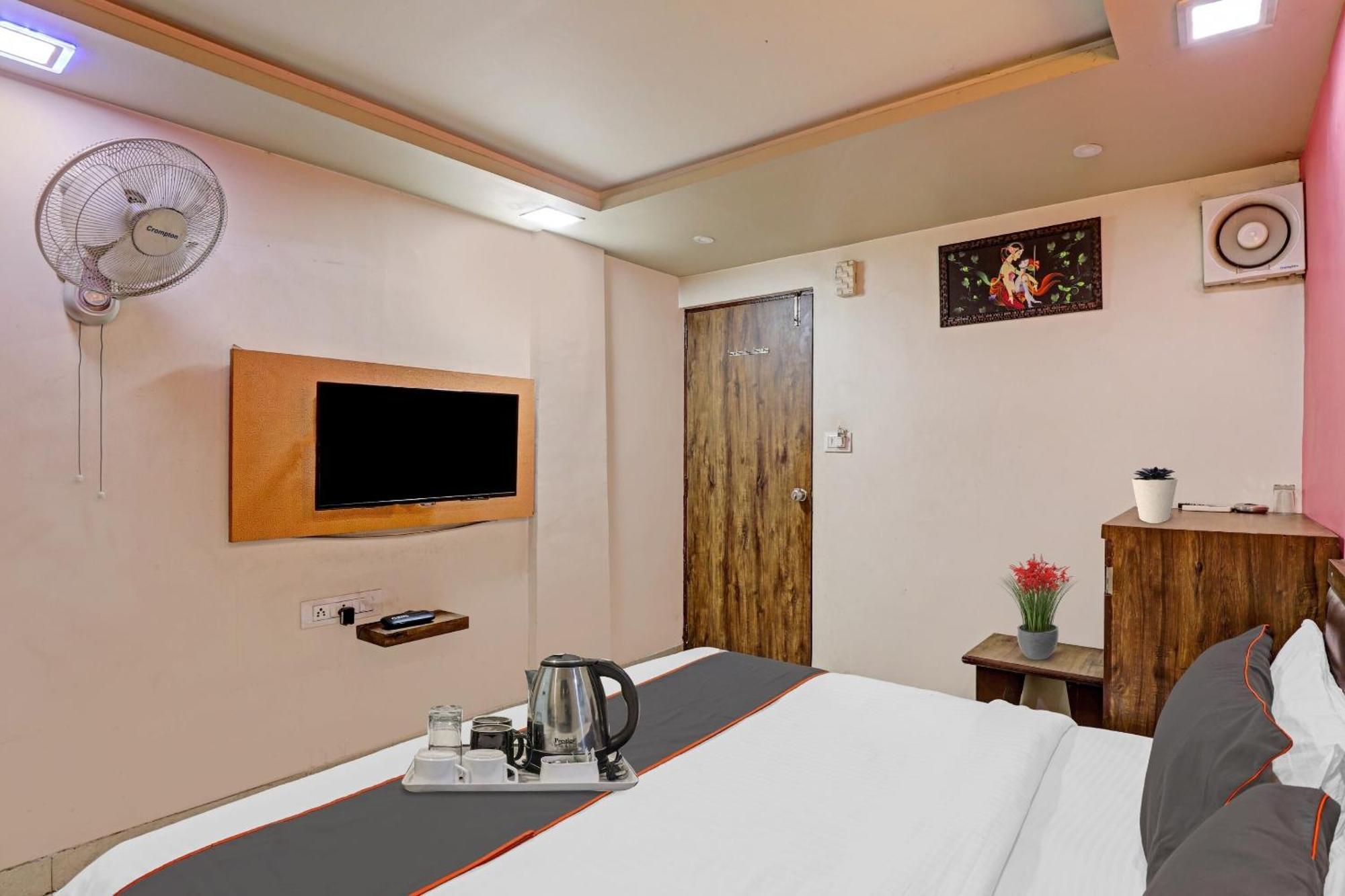 Hotel O Royal Ahmedabad Buitenkant foto