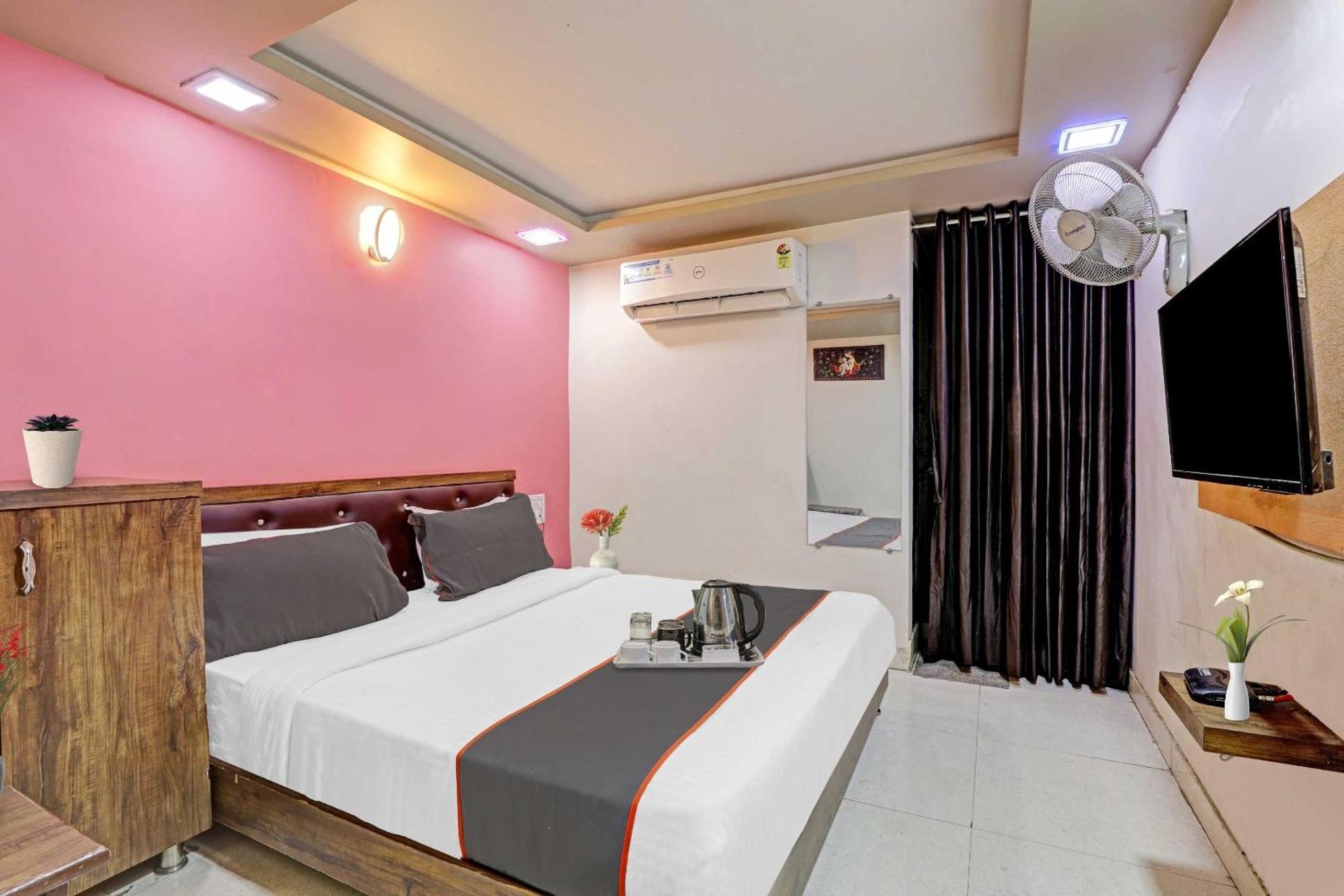 Hotel O Royal Ahmedabad Buitenkant foto