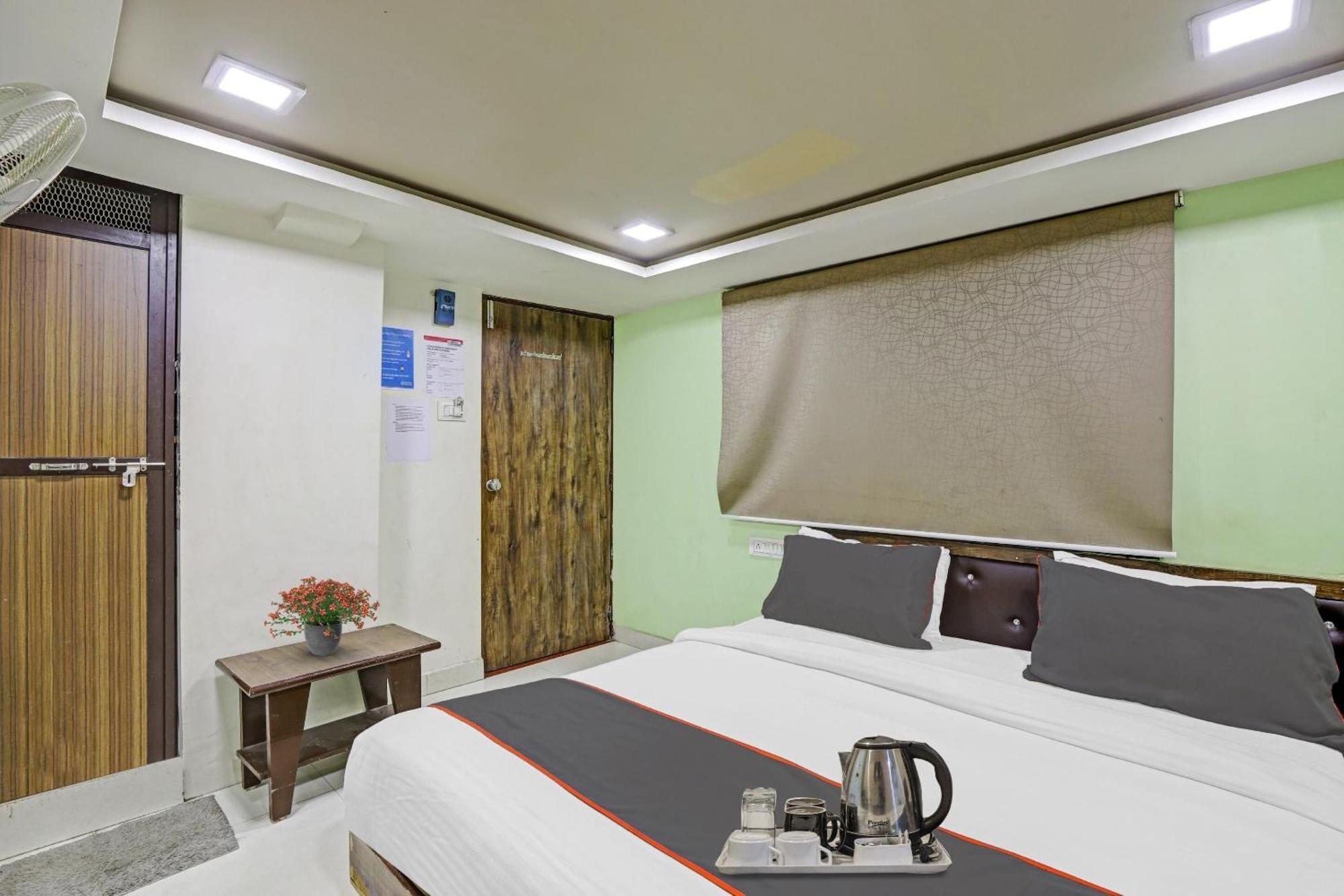 Hotel O Royal Ahmedabad Buitenkant foto