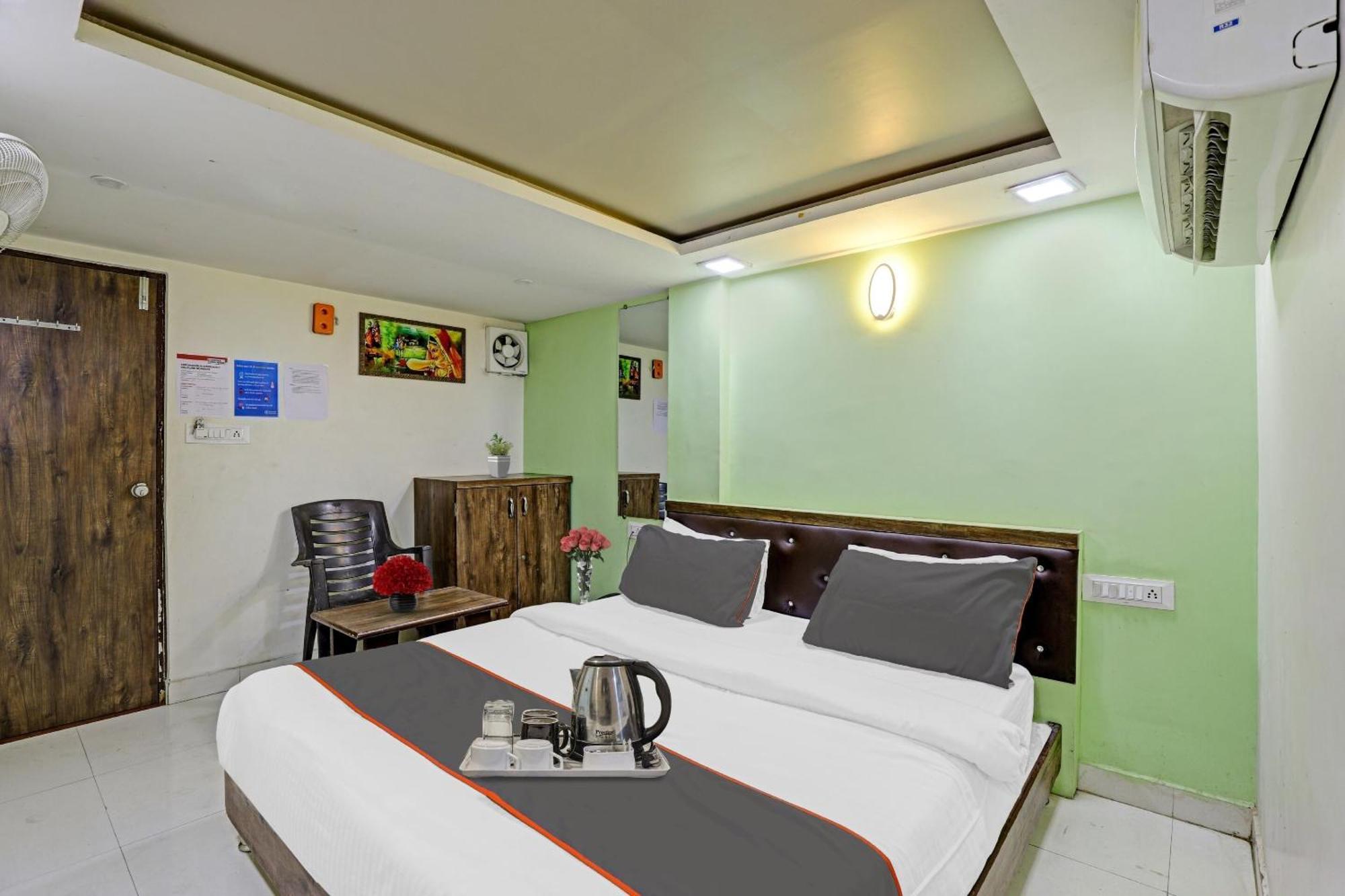Hotel O Royal Ahmedabad Buitenkant foto