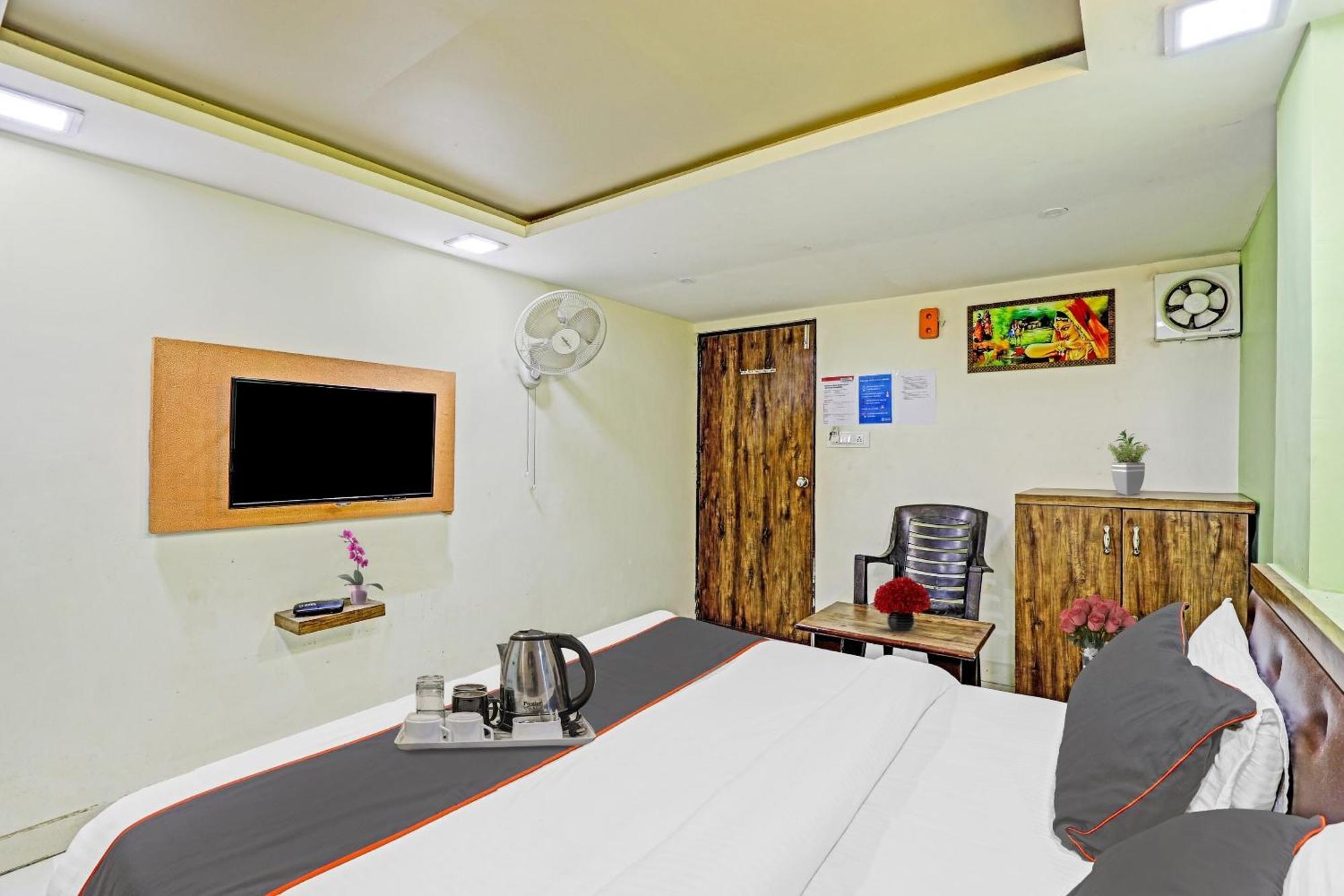Hotel O Royal Ahmedabad Buitenkant foto